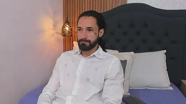 Hisoka_011 即時 XXX 聊天