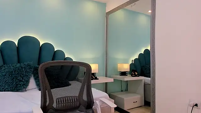 Chat XXX en directo de sharlott18