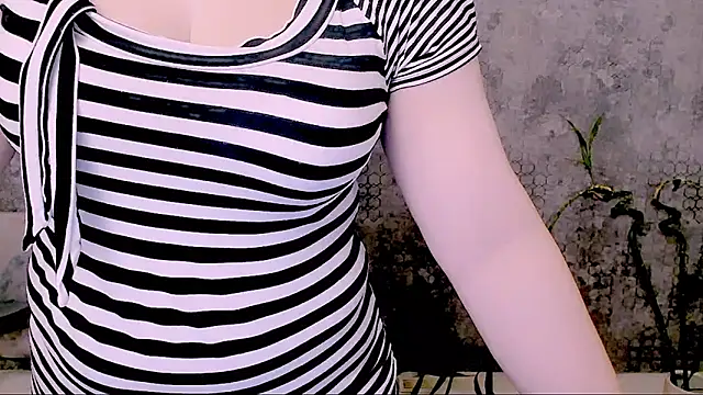 Djullia: онлайн-секс-чат