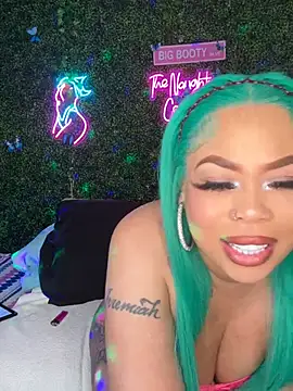 RenaThickAss élő XXX-chatje