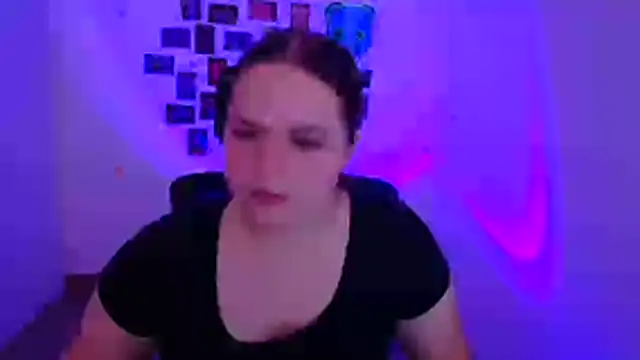 Kitty_Mia_Kitty Adlı Modelin Canlı XXX Sohbeti