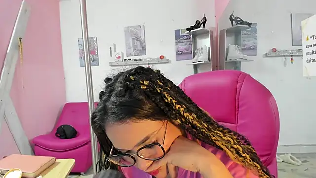 CAMILA--REY élő XXX-chatje