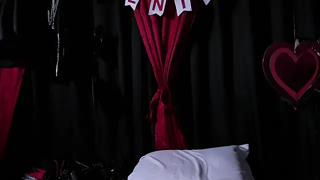 LiliThara Live XXX-chat