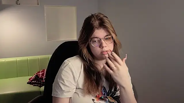 AminaBloom: онлайн-секс-чат