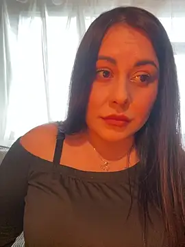 DaisyStreet Adlı Modelin Canlı XXX Sohbeti