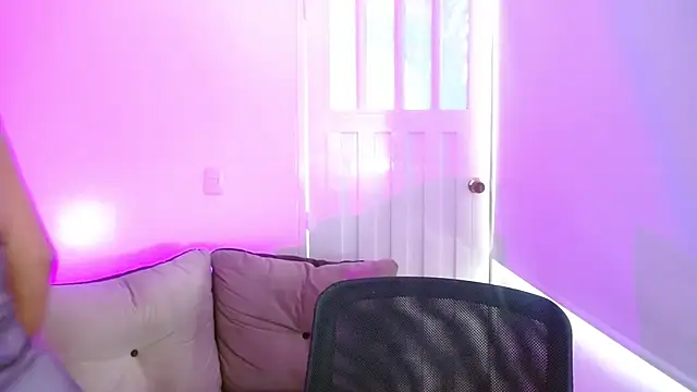 milfrousse's Live XXX Chat