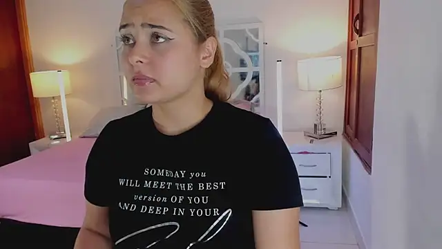 MikaelaStone's Live XXX Chat