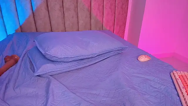 Chat +18 de agath_69 ao vivo