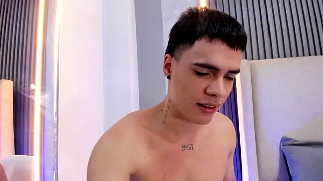 Онлайн чат XXX BenitoSaenz