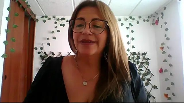 Chatroom XXX en direct de RossanaLionheart