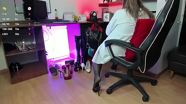 LiaTaylorr: онлайн-секс-чат