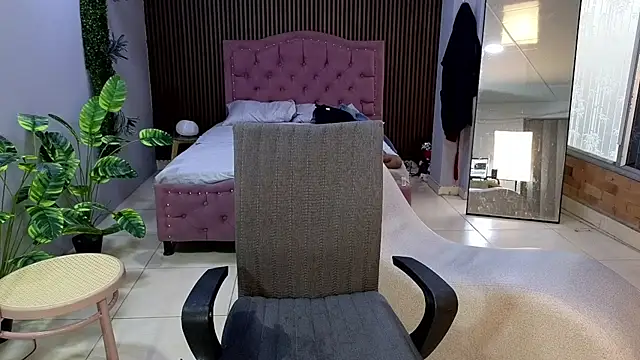 Chatroom XXX en direct de camil_milfdream