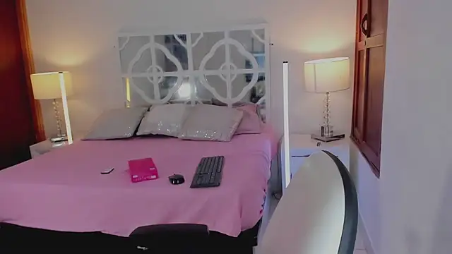 MikaelaStone Obrolan Langsung XXX