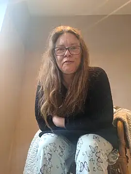 Janie-Busty-Milf: онлайн-секс-чат