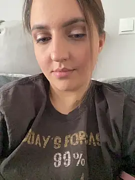 AliceDesmee Adlı Modelin Canlı XXX Sohbeti