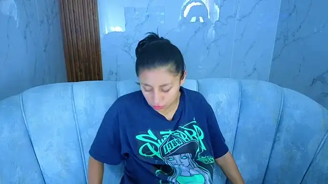 serabella_s Adlı Modelin Canlı XXX Sohbeti