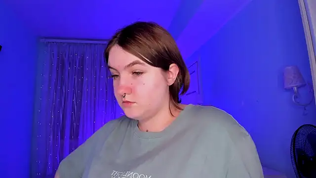 lovelyy_julia élő XXX-chatje