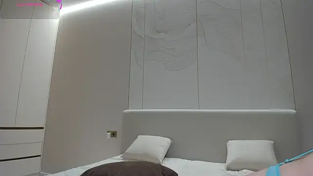 JenniferQueen11 Adlı Modelin Canlı XXX Sohbeti