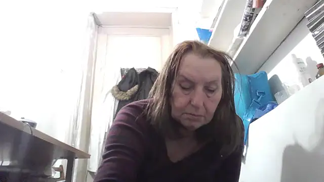 AnnaLive570: διαδικτυακό σόου στην κάμερα