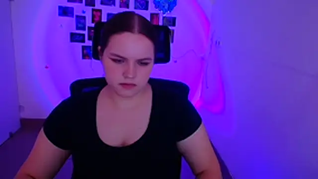 دردشة Kitty_Mia_Kitty الجنسية المباشرة