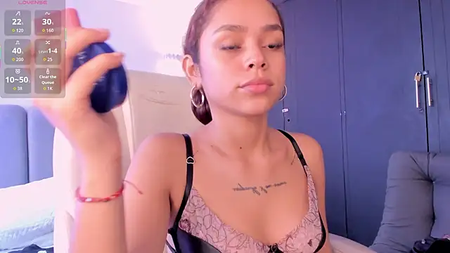 CarolineFyreのライブXXX  チャット