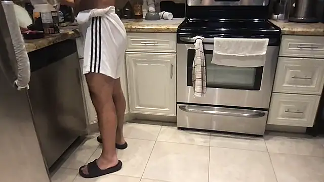 Show modela BigGuyMuscle na web-kameri