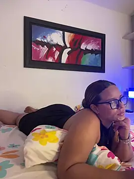 XXX chat uživo modela Kira_Spiicy