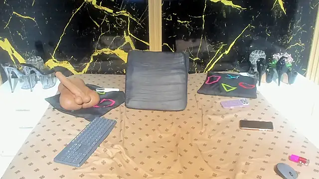 NahomyOwen live XXX chat