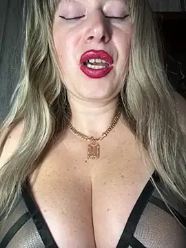 Pokazy przed kamerką – Kittenforyou