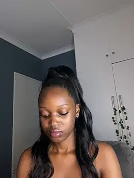 FreakyyCrystalx élő XXX-chatje