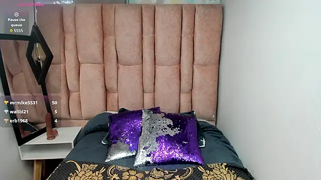 Issa_Milf__ Adlı Modelin Canlı XXX Sohbeti