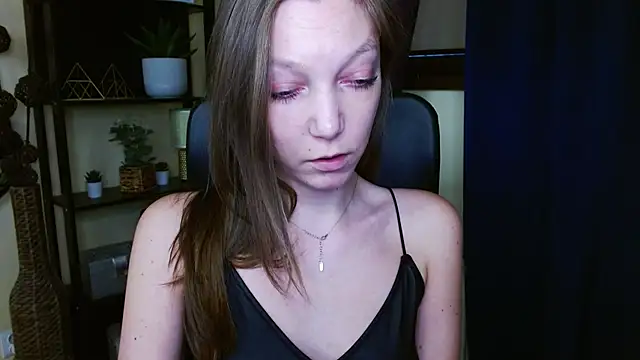 Онлайн чат XXX EmillyPlay