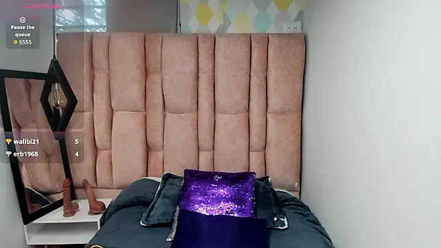 Issa_Milf__ élő XXX-chatje