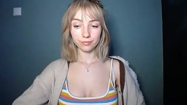 دردشة LuciaYoung الجنسية المباشرة