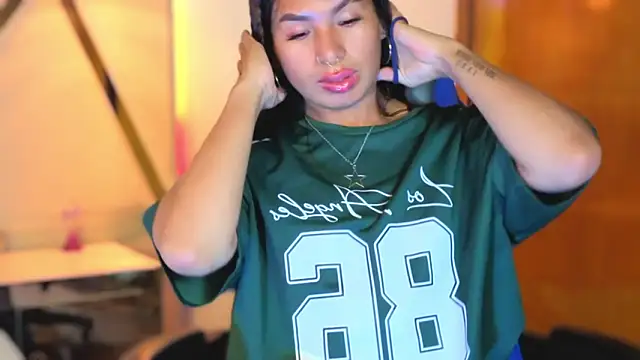 MeelFox live XXX chat