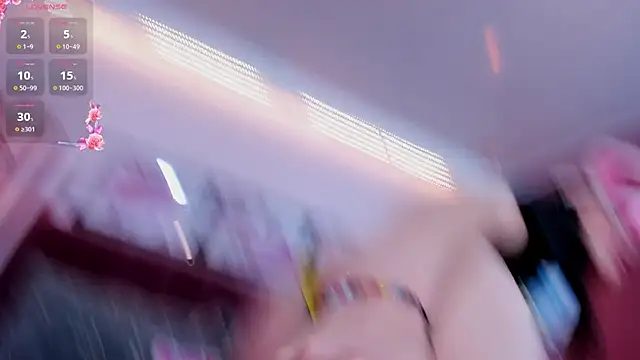 candice_johnss Show in webcam