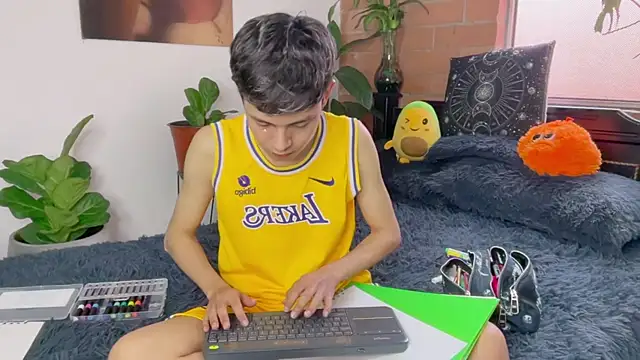 Andy_Belier23 Chat XXX in diretta