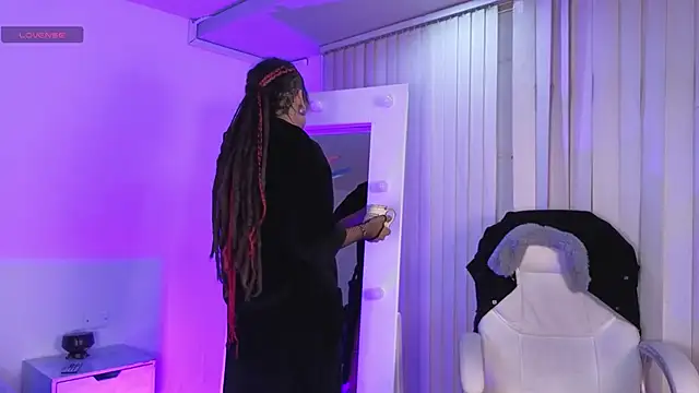 _sharlotte777 即時 XXX 聊天