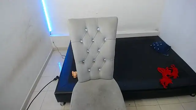 Chat XXX en directo de Naomy_Reiden