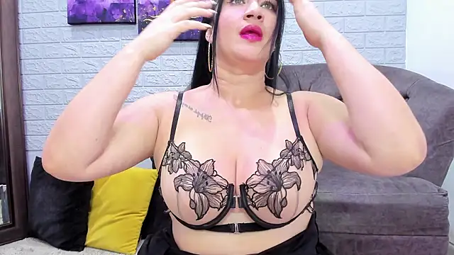 LenaRuiz_: онлайн-секс-чат