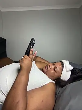 MissLola27: онлайн-секс-чат