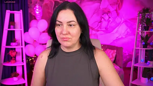 VelvetLuck Adlı Modelin Canlı XXX Sohbeti