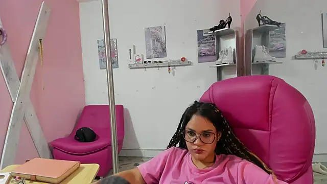 Chat XXX en directo de CAMILA--REY