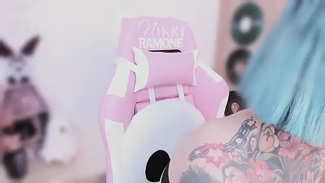 NikkiRamone's Live XXX Chat