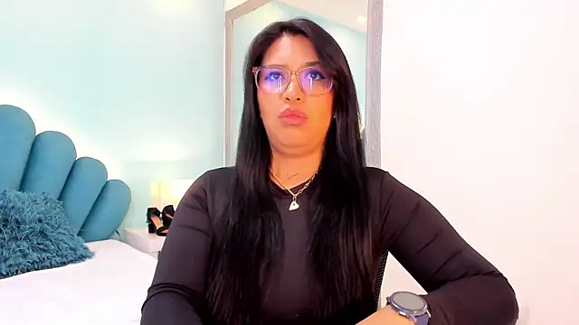 sharlott18's Live XXX Chat