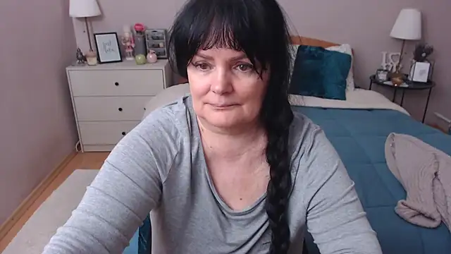 LeveMe2Nightt élő XXX-chatje