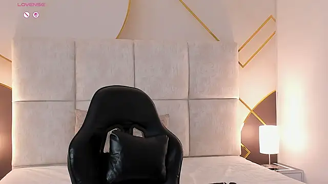 Megan-8 Live XXX-Chat