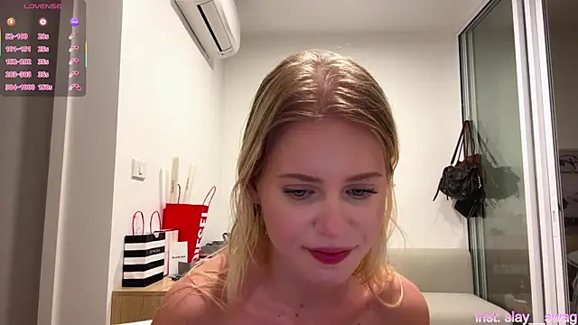 Slay_Swag: διαδικτυακό σόου στην κάμερα