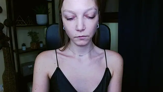 EmillyPlayのライブXXXチャット