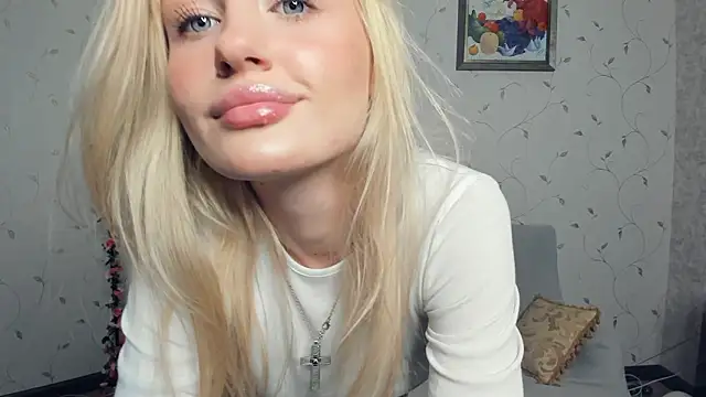 LolaStusseのライブXXXチャット